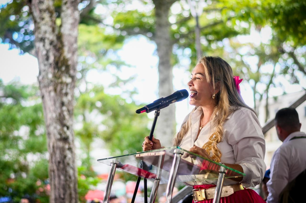 Con eucaristía, evento musical y ponqué gigante, Alcaldesa celebró el cumpleaños de Ibagué 6