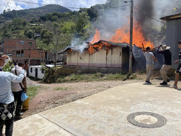 Incendio en Gaitania deja sin vivienda a dos adultos mayores 1