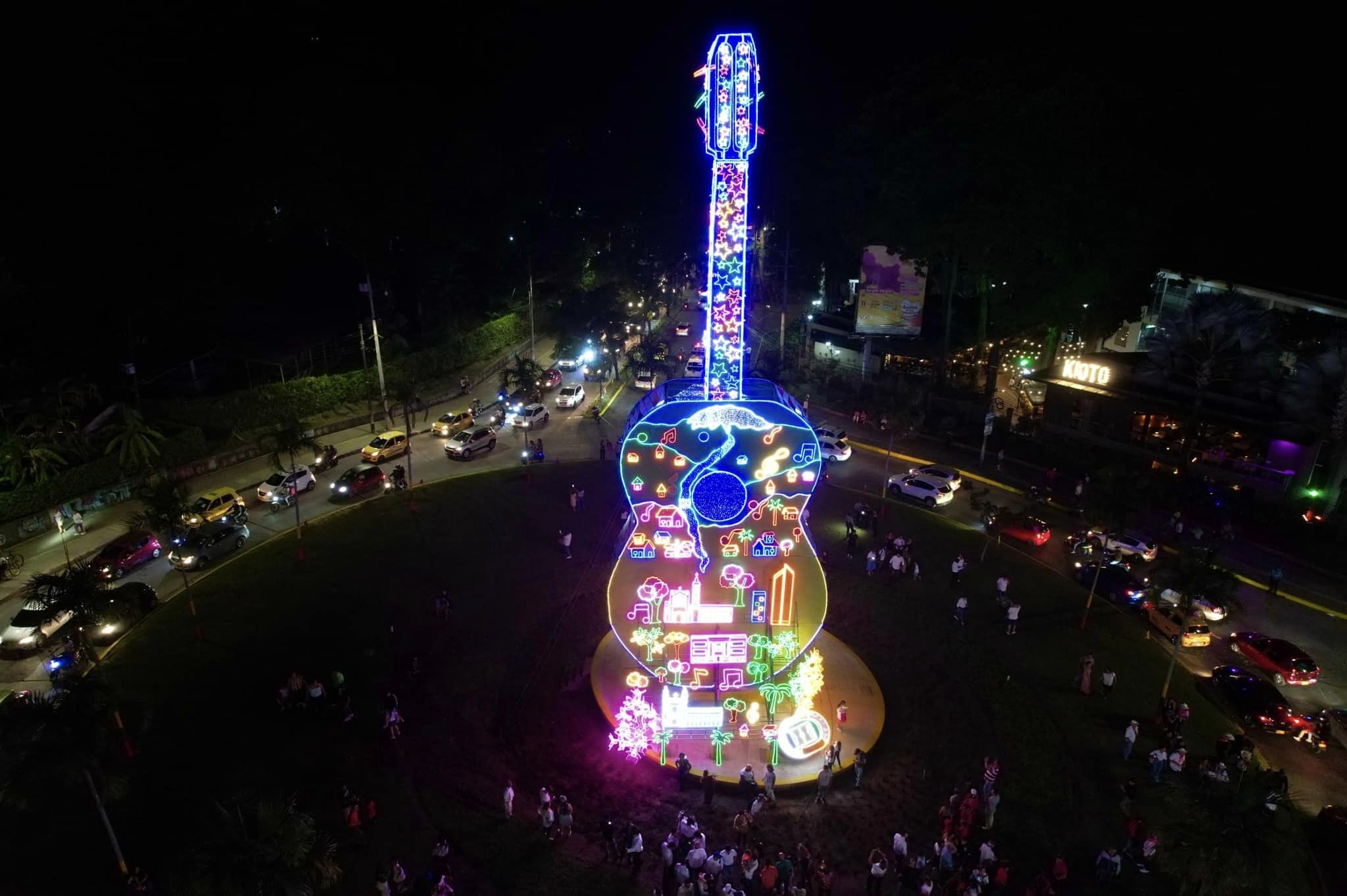 Galería: Esta es la guitarra gigante que adorna la glorieta de la avenida Ambalá con calle 69 1