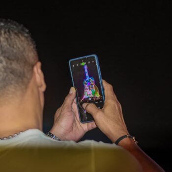 Galería: Esta es la guitarra gigante que adorna la glorieta de la avenida Ambalá con calle 69 6