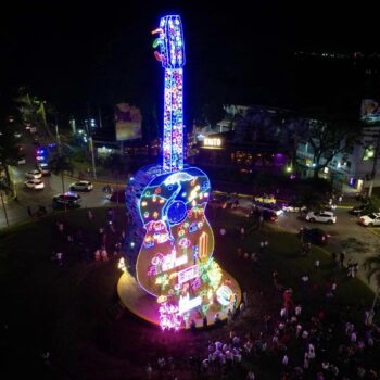 Galería: Esta es la guitarra gigante que adorna la glorieta de la avenida Ambalá con calle 69 5