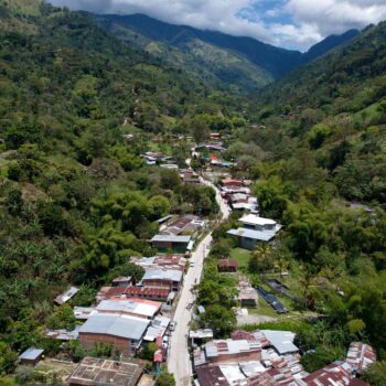 Gobernadora entregó la pavimentación de la vía Villamaría-Cay-La Cascada, en el Cañón del Combeima 11