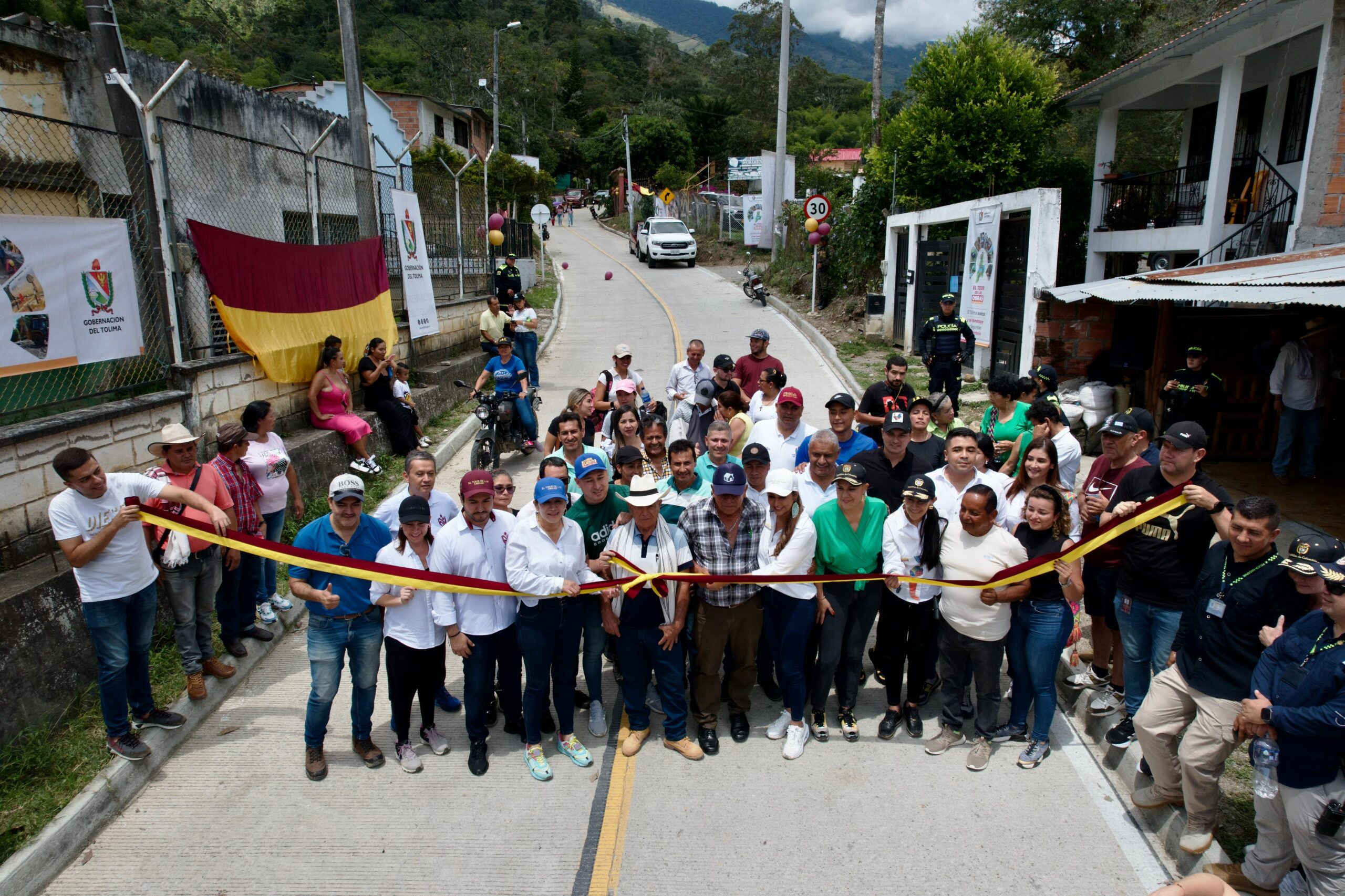 Gobernadora entregó la pavimentación de la vía Villamaría-Cay-La Cascada, en el Cañón del Combeima 9