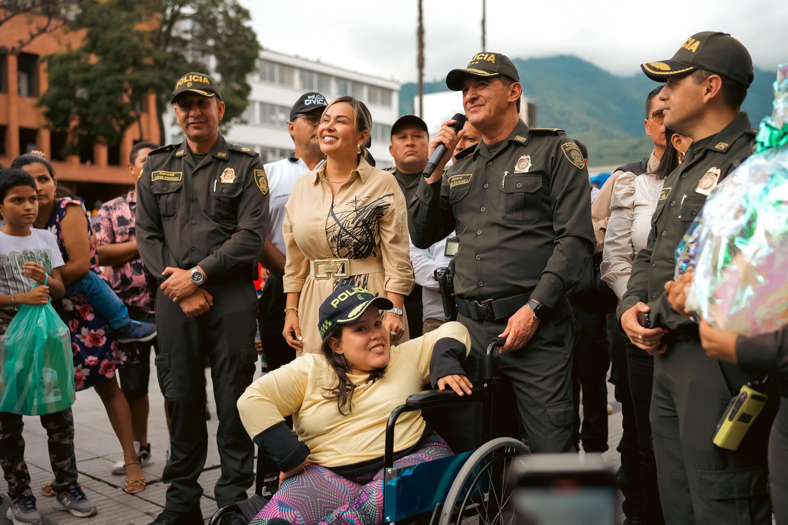 Alcaldesa y Policía suman esfuerzos para construcción de una clínica en Ibagué 7