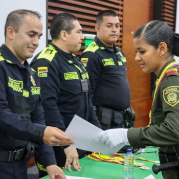 55 jóvenes juraron bandera, iniciando su servicio a la comunidad como auxiliares de policía 3