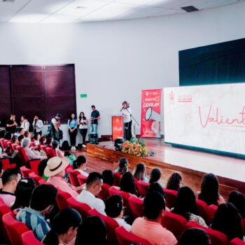 ”Valientes son las niñas que denunciaron a un profesor por abuso”: emotivo mensaje de gobernadora 2
