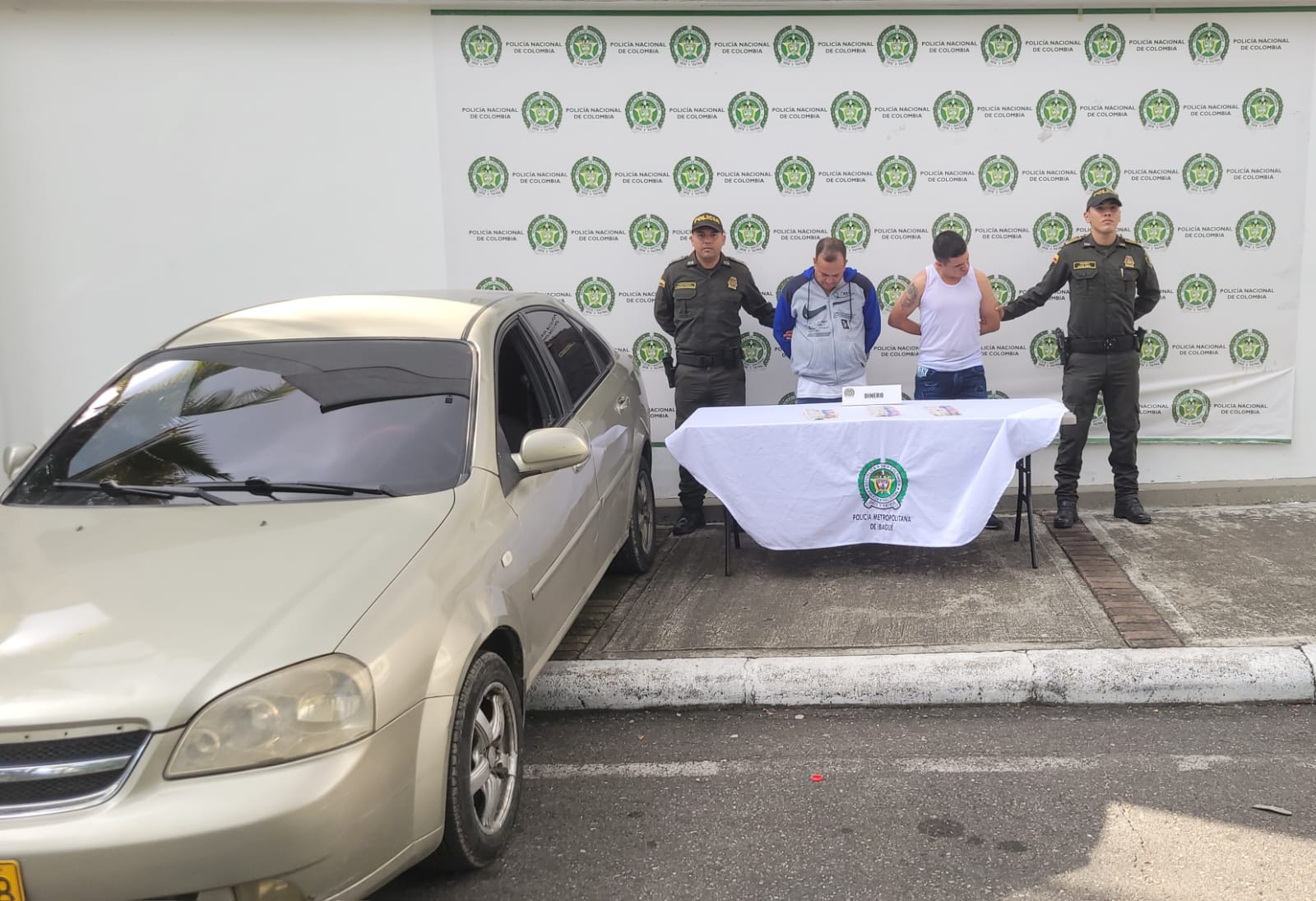 Delincuentes son capturados mientras huían tras robar en Ambalá, gracias a videovigilancia 3