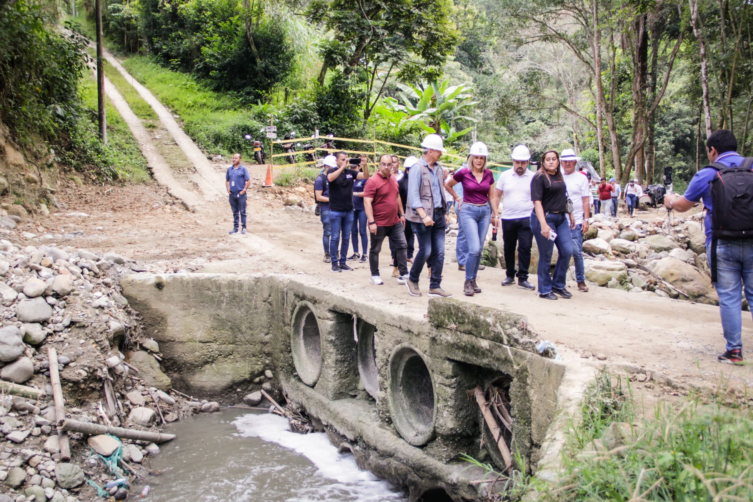 A buena marcha avanza construcción de colector de aguas residuales sobre el río Chipalo 1