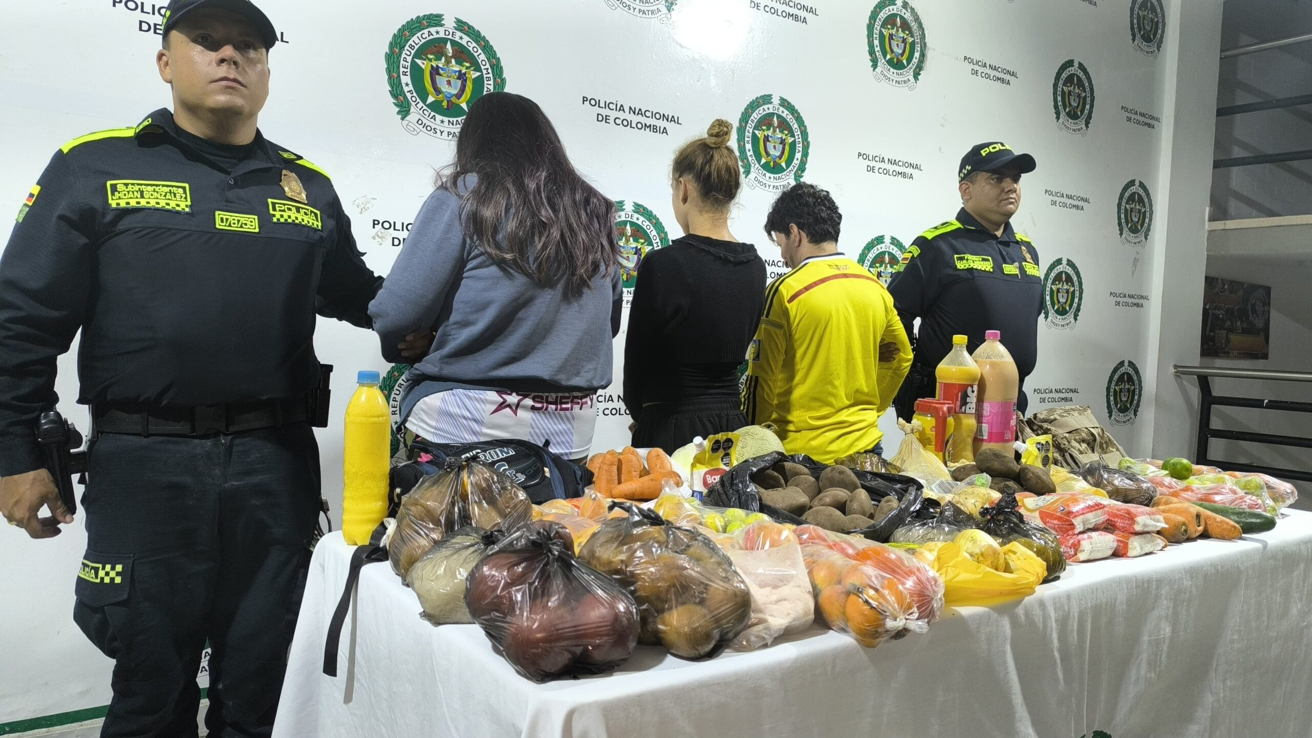 Capturan a tres personas por sustraer 50.8 kilos de alimentos del PAE 1