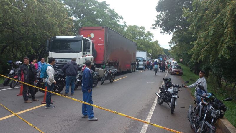 Comunidad indígena de Natagaima bloquea vía Neiva-Girardot en protesta contra relleno sanitario 1