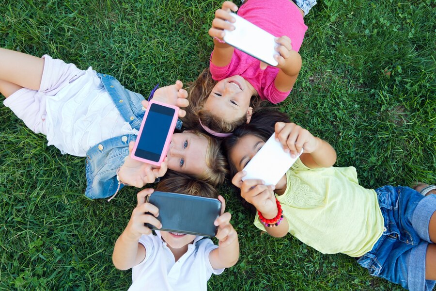 Ministerio TIC respalda Proyecto de Ley para regular el uso de redes sociales en menores de 14 años 1