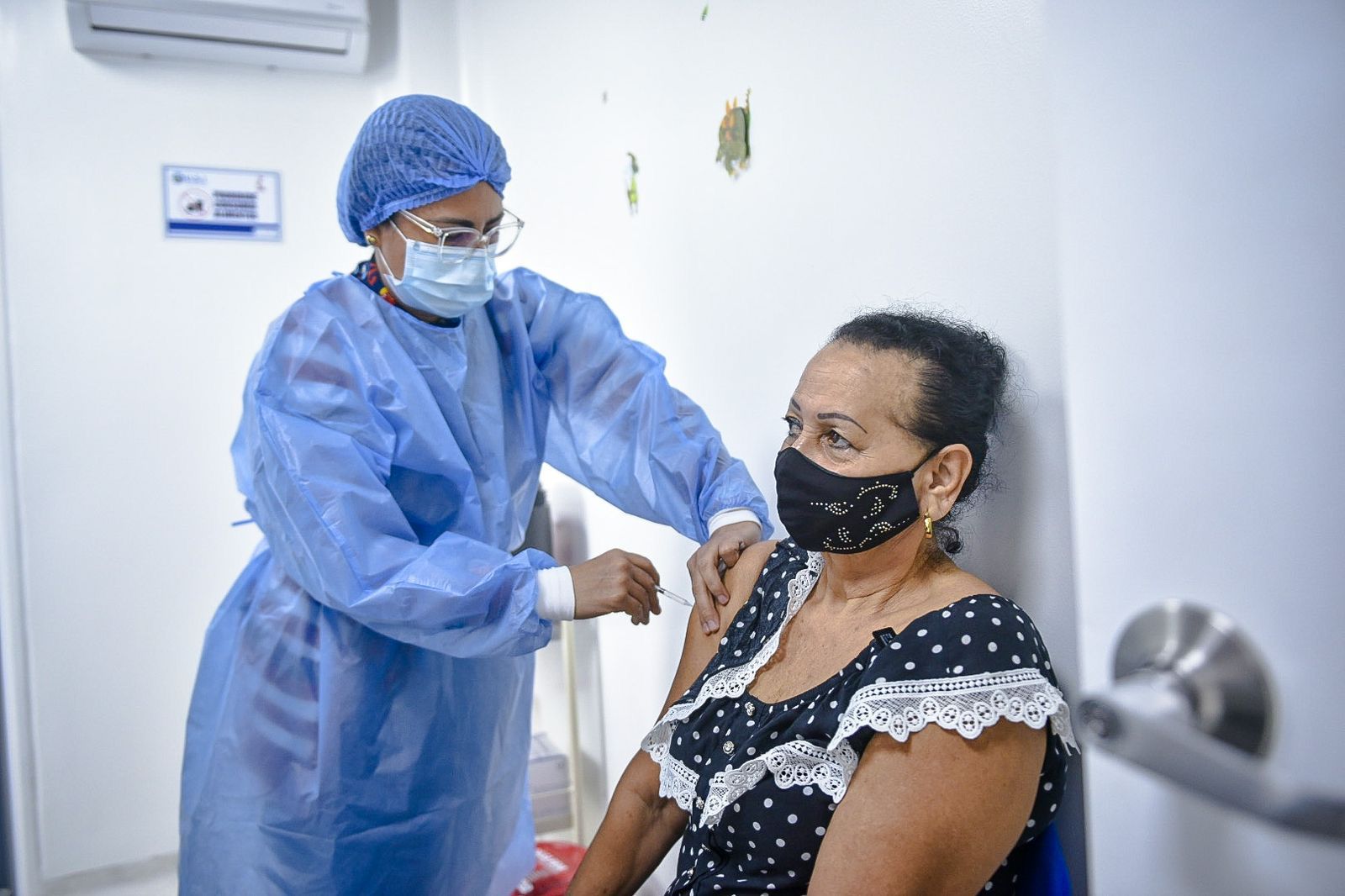 Vacunación contra la fiebre amarilla en las Unidades Intermedias de Salud de Ibagué 1