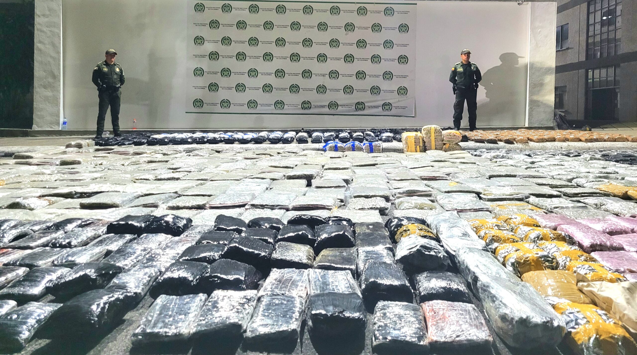 945 kilos de marihuana fueron incautados en la variante de Ibagué: carga iba en camioneta 3