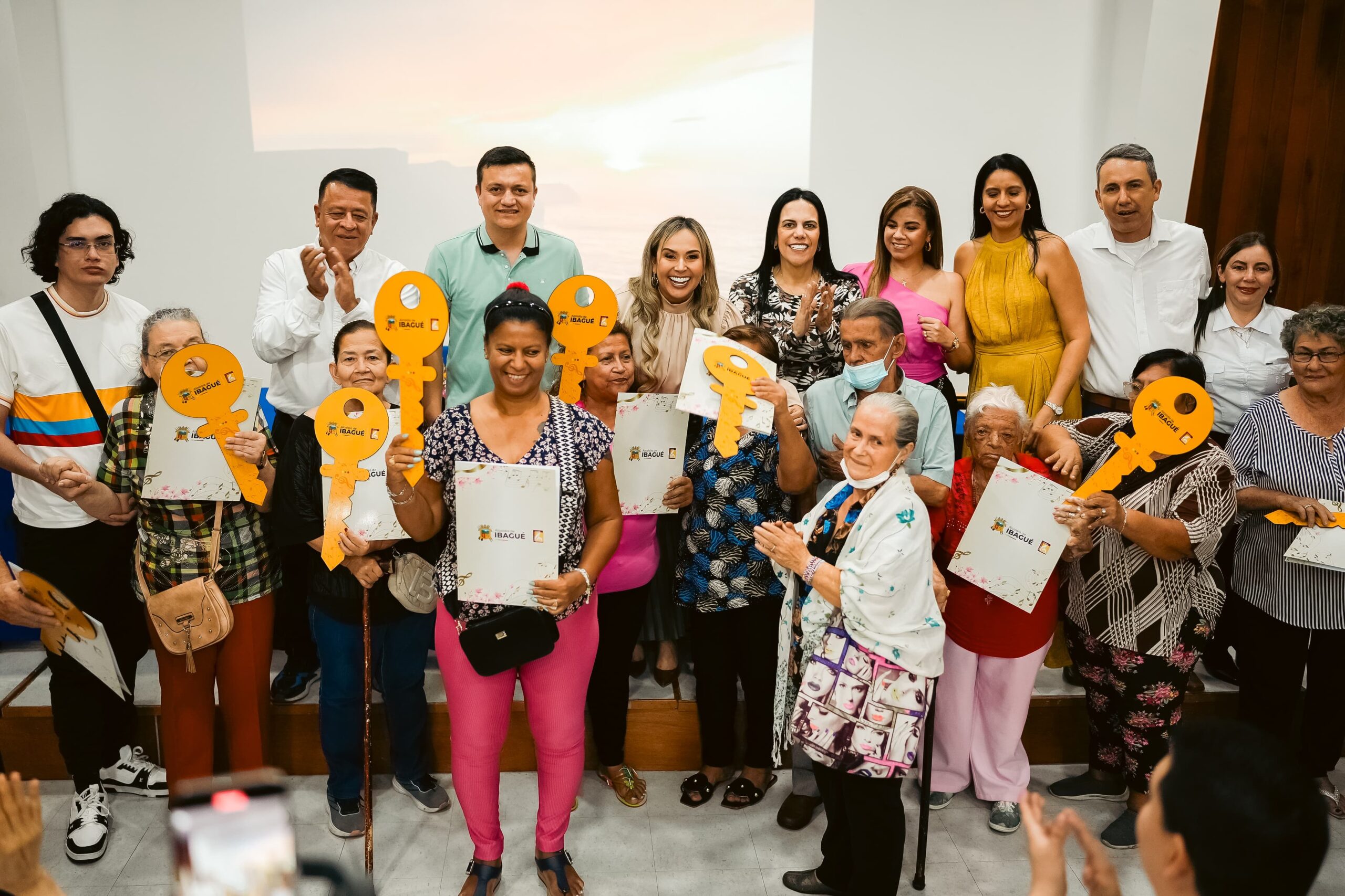 Más de 60 familias recibieron las llaves de su casa propia gracias a la Alcaldía de Ibagué 1