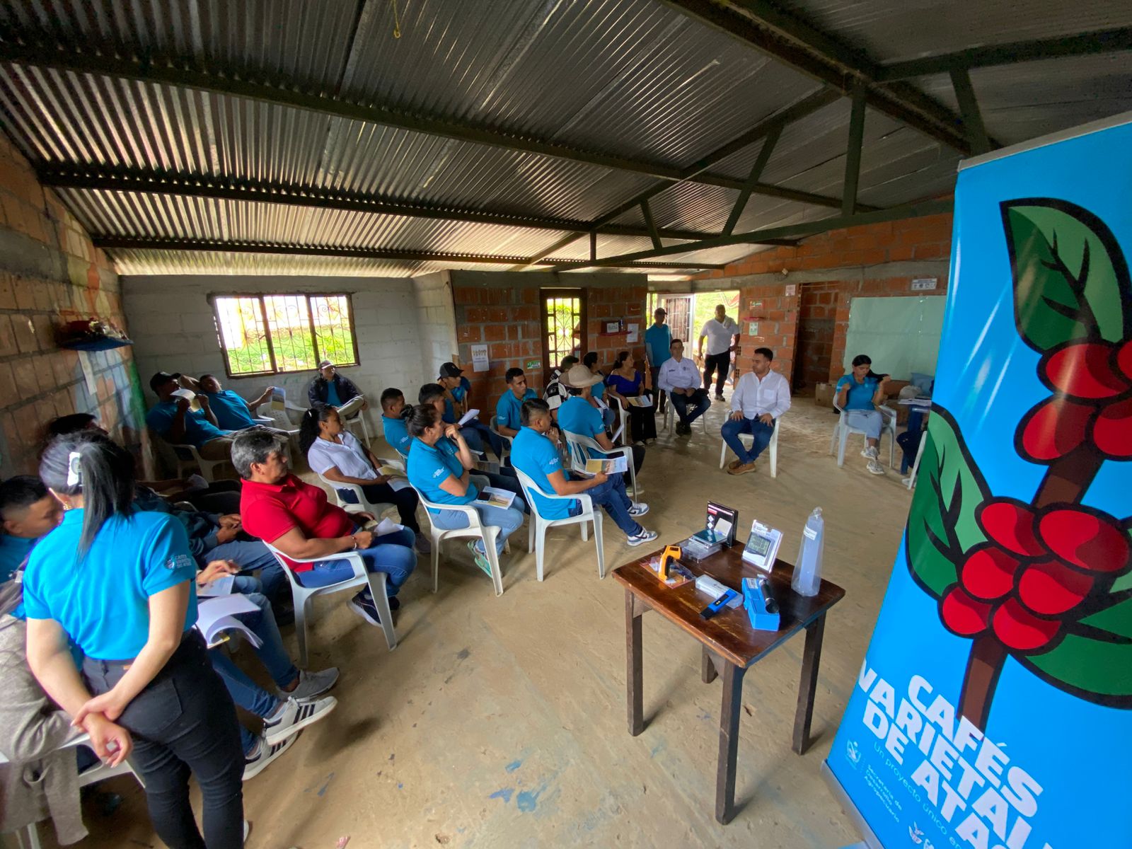 40 jóvenes cafeteros de Ataco fortalecen conocimientos empresariales de la mano de la Gobernación del Tolima 3