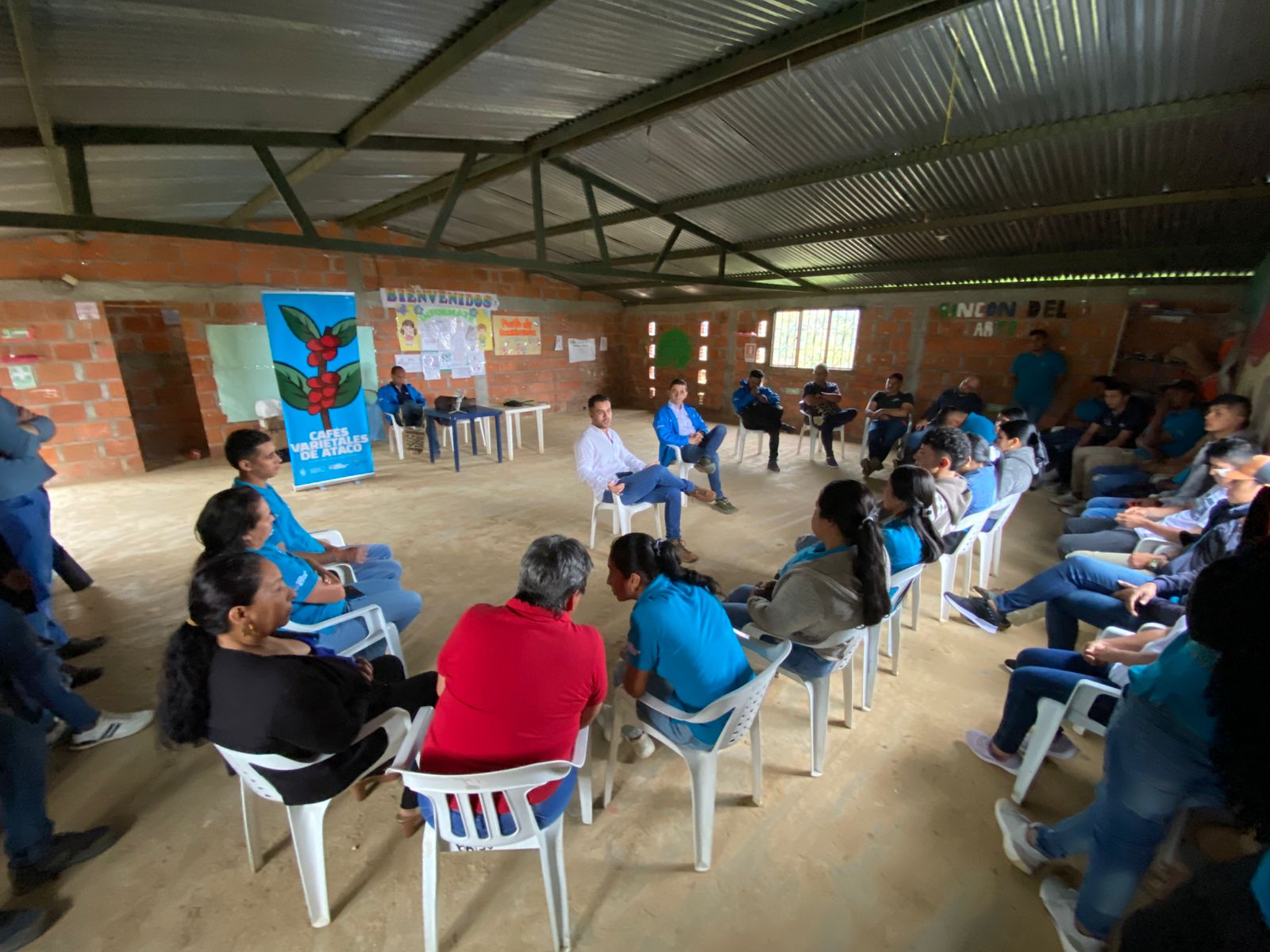 40 jóvenes cafeteros de Ataco fortalecen conocimientos empresariales de la mano de la Gobernación del Tolima 1