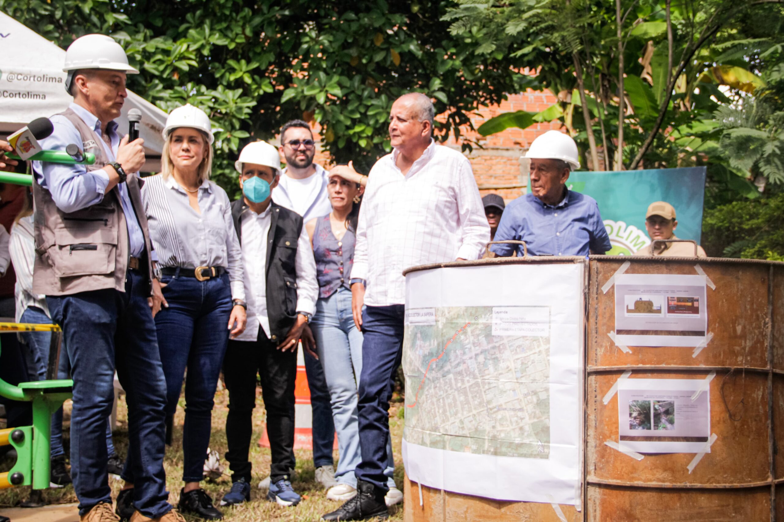 Directora de Cortolima puso la primera piedra de construcción de colector Puente Tierra en Chaparral 7