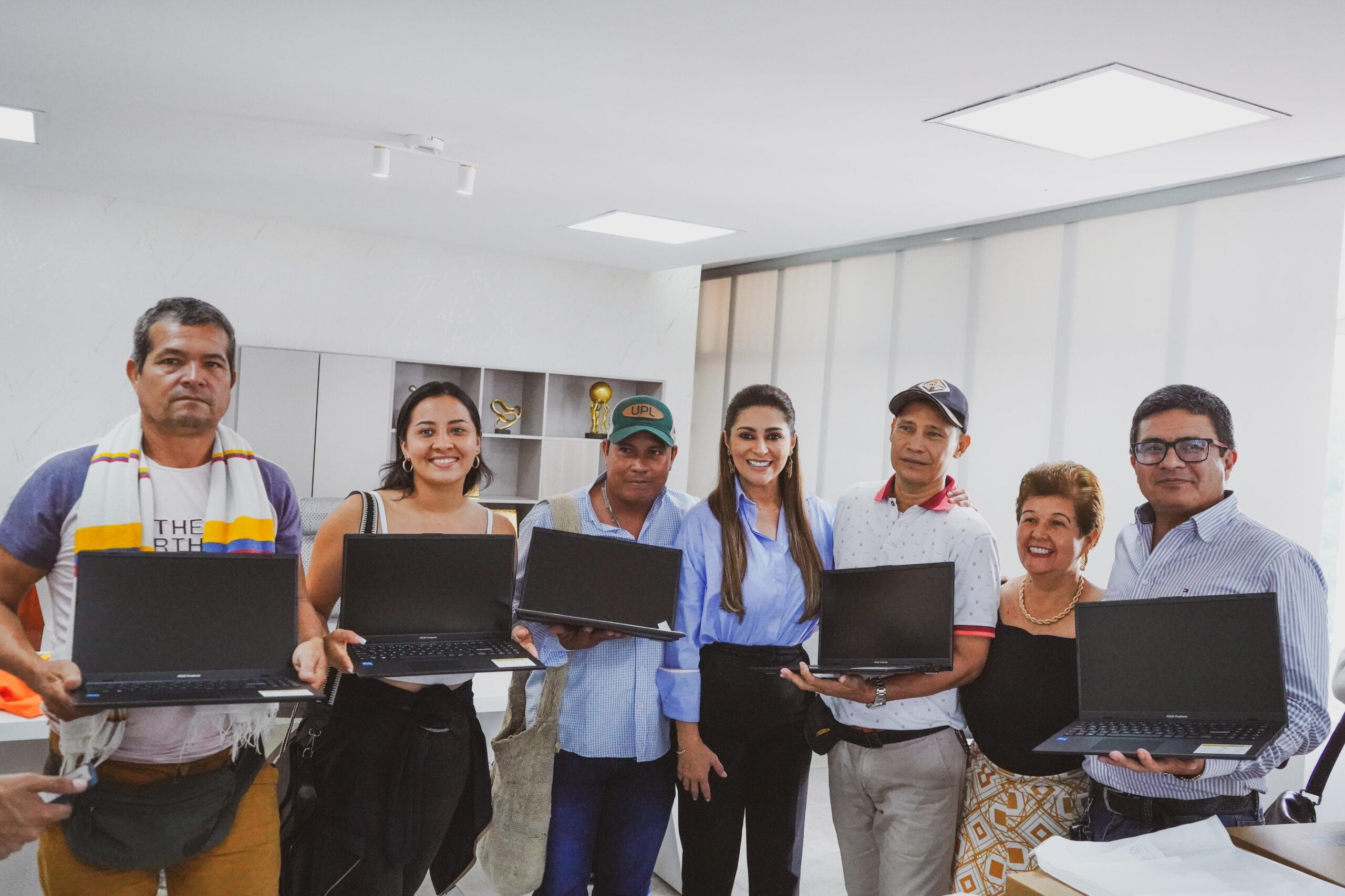 170 líderes de JAC reciben kits tecnológicos de Gobernación del Tolima 1