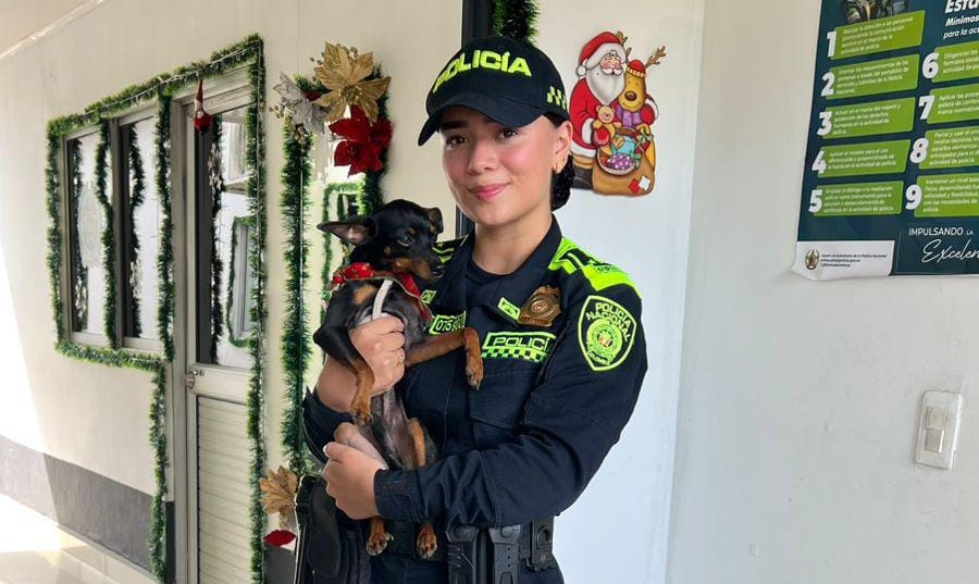 Historias: En Mariquita, patrullera adoptó mascota que abandonó un capturado 1
