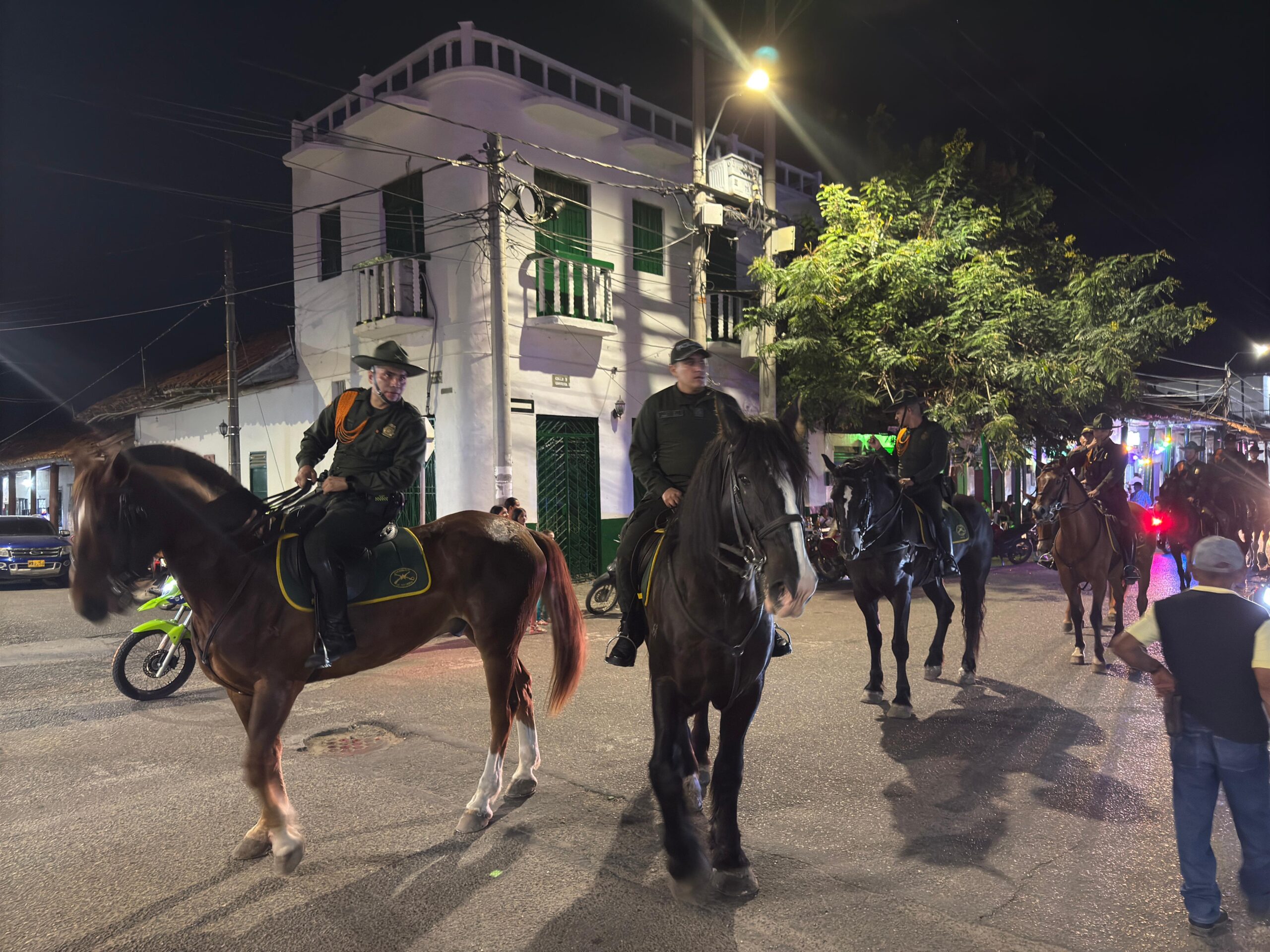 Comandante de la Policía Tolima patrulló en caballo el municipio de Ambalema 1