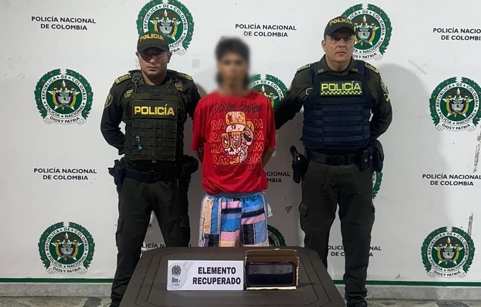 Capturan a hombre que hurtó celular a pasajera por ventana de una buseta 1