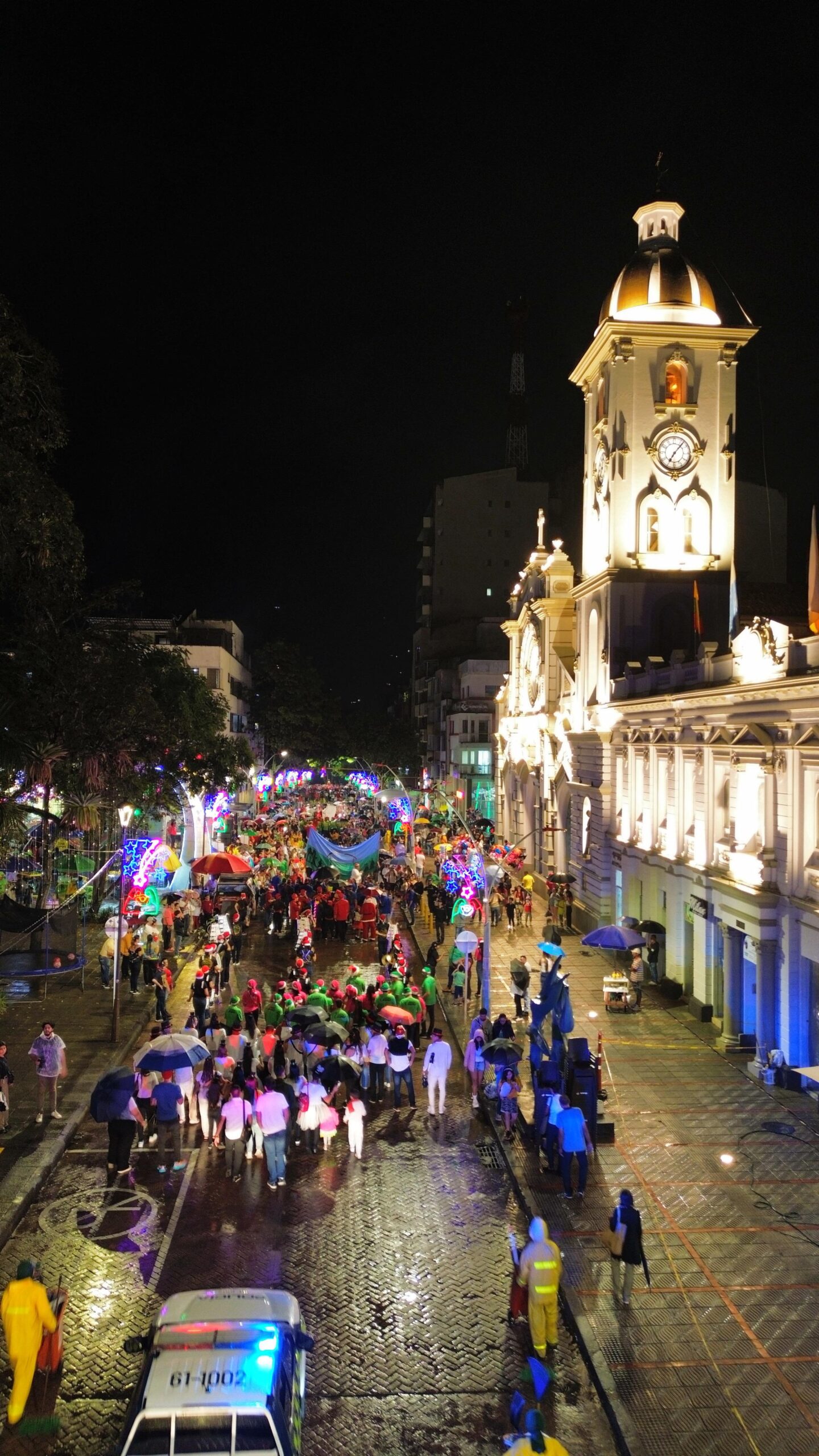 Ibagué dio la bienvenida a la Navidad con desfile, luces y alegría 7