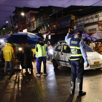 Plaza de La 21 es sometida a una jornada integral de limpieza y embellecimiento por la Alcaldía de Ibagué 3