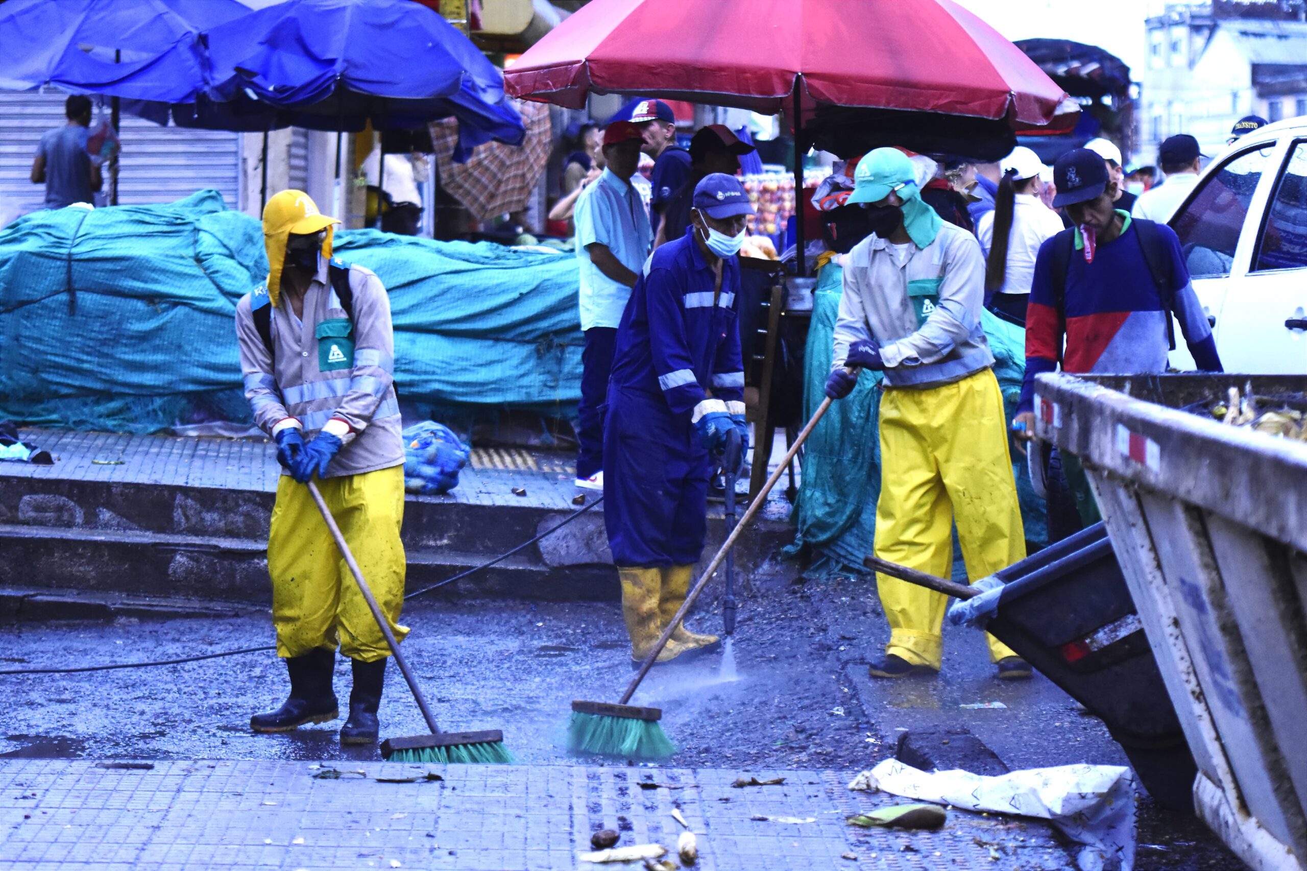 Plaza de La 21 es sometida a una jornada integral de limpieza y embellecimiento por la Alcaldía de Ibagué 1