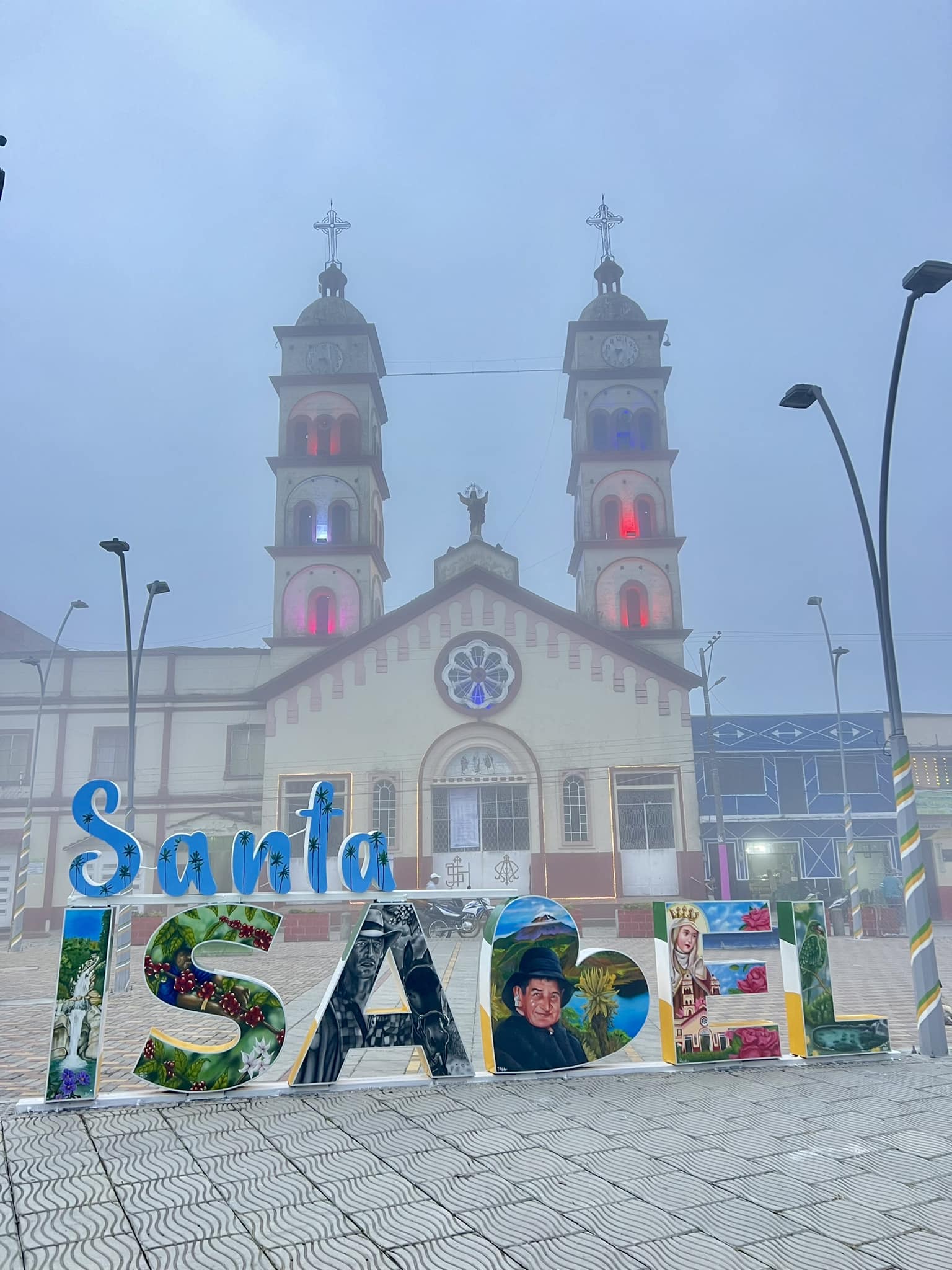 Santa Isabel estrena letras gigantes e invita a los turistas a visitar termales y cascadas 4