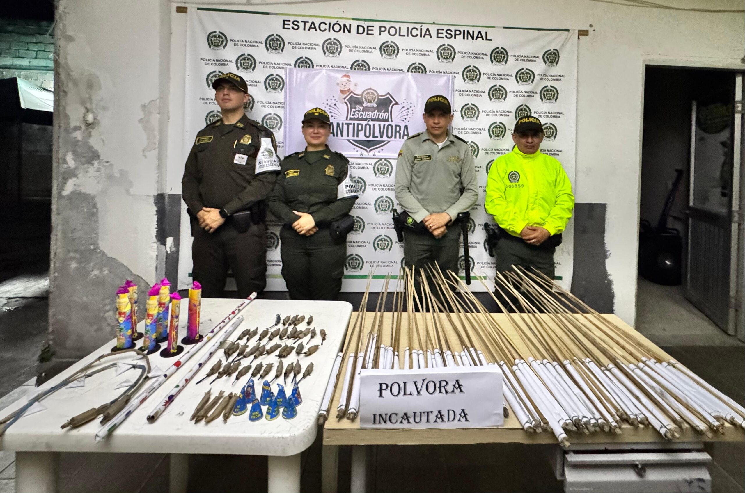 Escuadrón Antipólvora en Espinal incauta 13.9 kilogramos de pirotecnia en cuatro registros 3