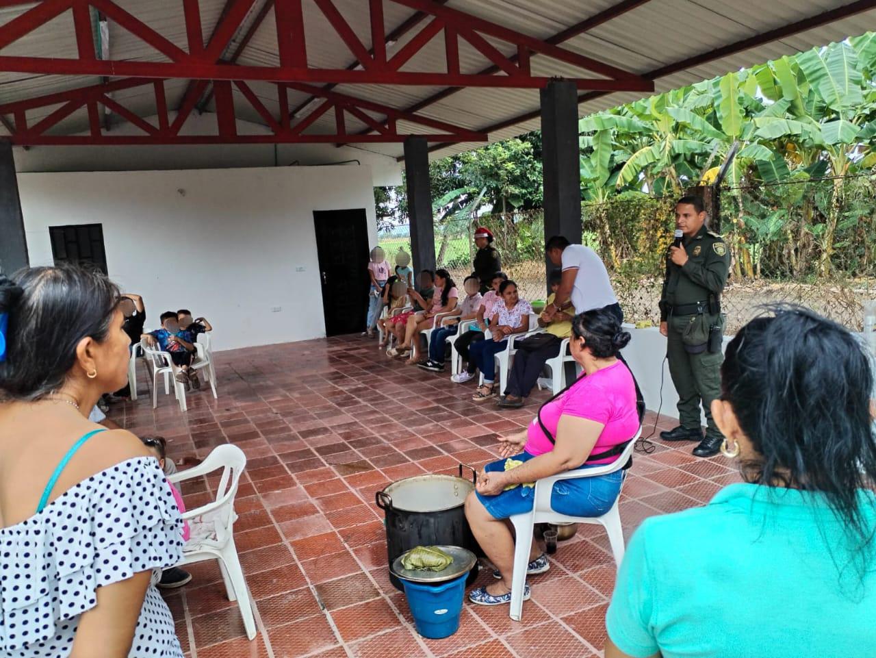 En Saldaña, Policía fomentó la solidaridad con recuperación del salón comunal de Pueblo Nuevo 1
