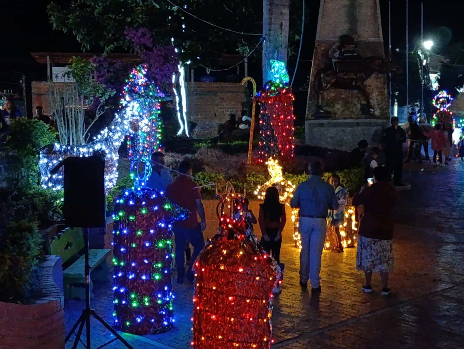 San Antonio inauguró su alumbrado navideño con medidas estrictas contra la pólvora 4