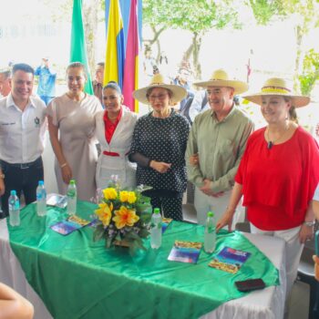"Puerta de Oro del Tolima" ya tiene conexión aérea con Bogotá: inauguran vuelo de Satena 21