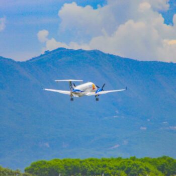 "Puerta de Oro del Tolima" ya tiene conexión aérea con Bogotá: inauguran vuelo de Satena 3