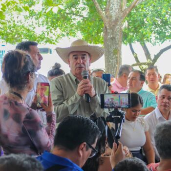 "Puerta de Oro del Tolima" ya tiene conexión aérea con Bogotá: inauguran vuelo de Satena 23