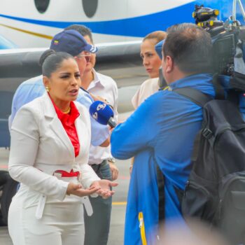 "Puerta de Oro del Tolima" ya tiene conexión aérea con Bogotá: inauguran vuelo de Satena 13