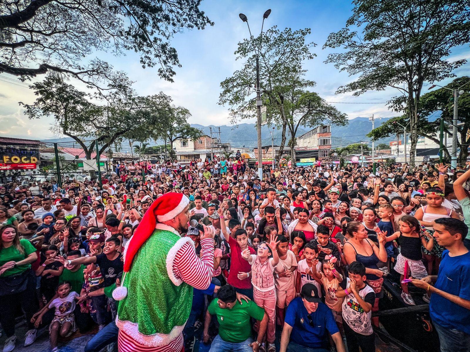Comuna 7 recibió la alegría del Tour Navideño de la Gobernación del Tolima 1