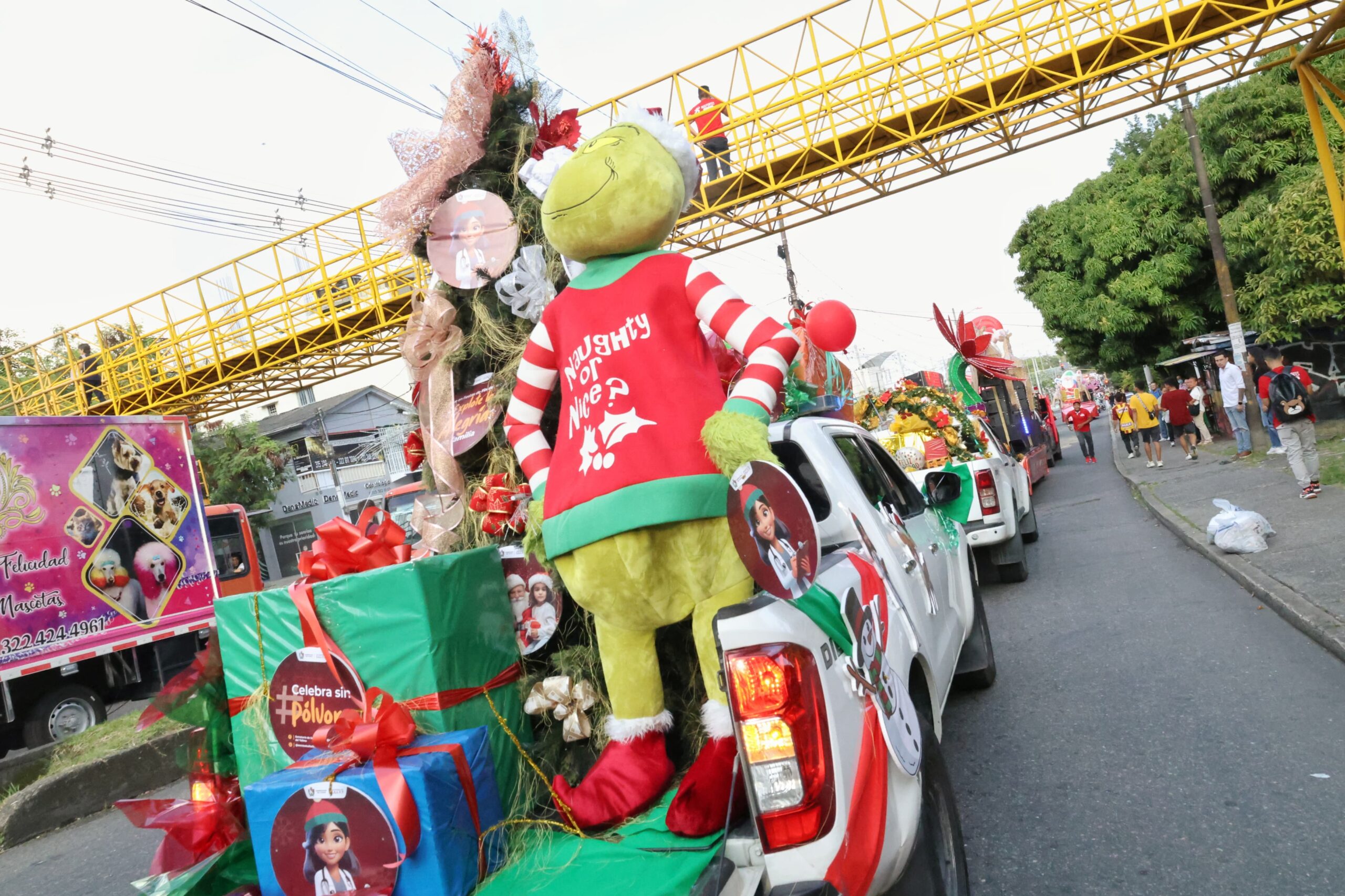 El Tour Navideño llenó de magia la Comuna 9 de Ibagué 10