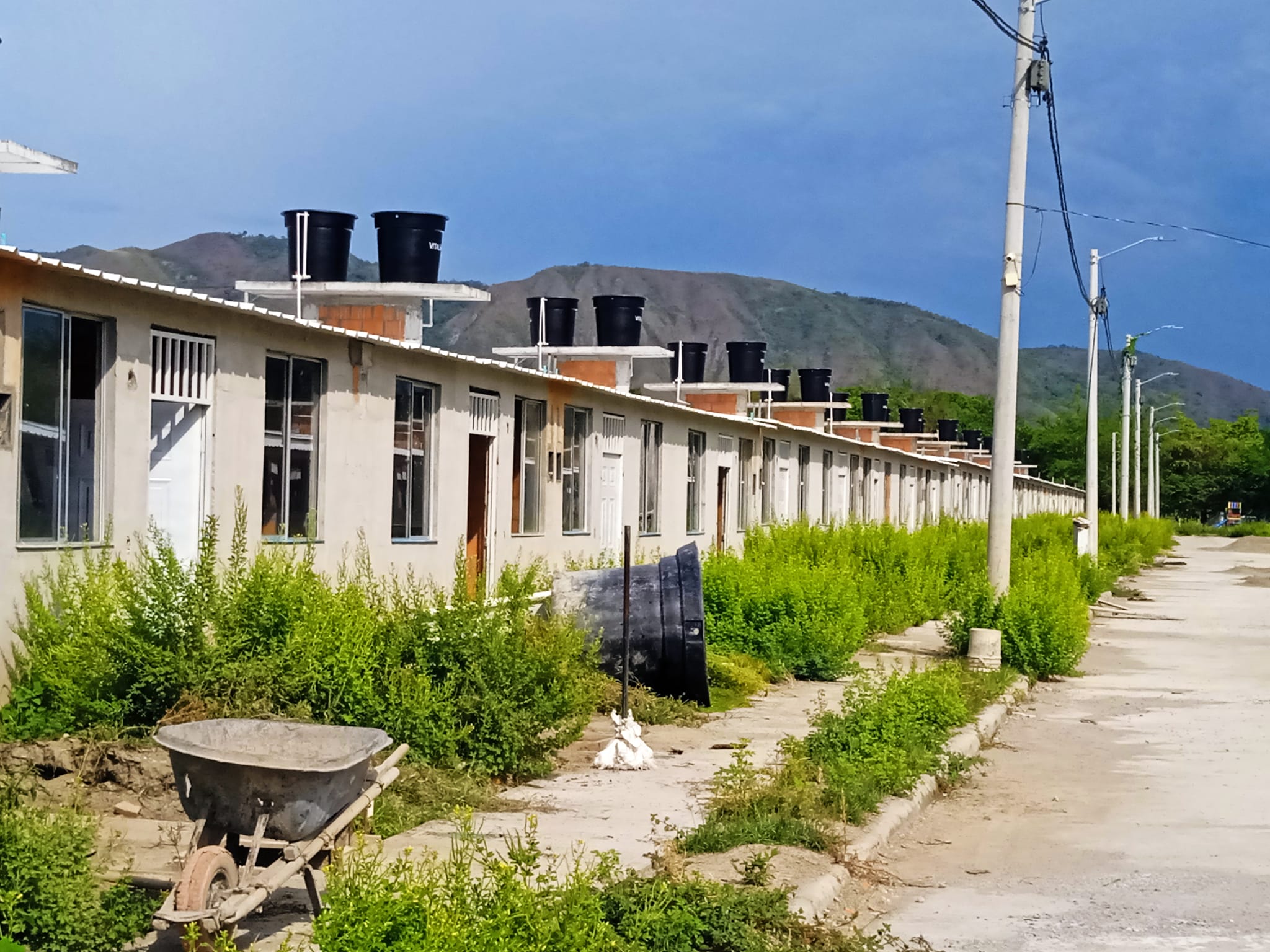 "Somos garantes y veedores, los responsables son el Ministerio de Vivienda y el contratista": alcalde de Coello 1