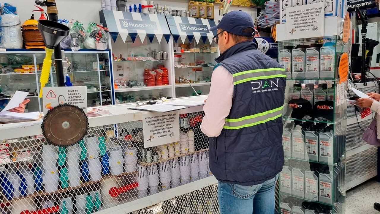 DIAN comenzó embargo de 4.710 cuentas bancarias de contribuyentes que le adeudan $1,2 billones 1