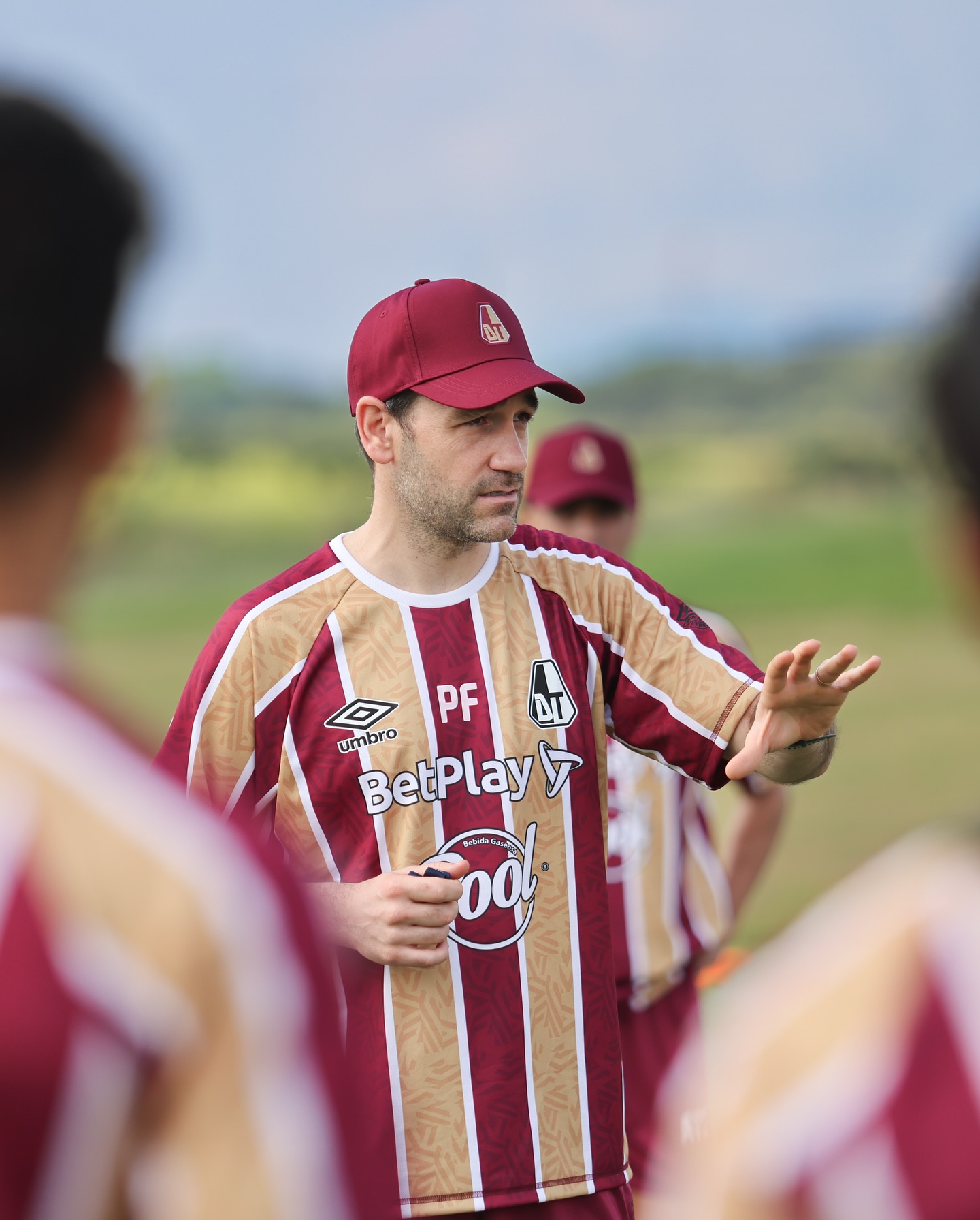 Deportes Tolima presenta su nueva indumentaria 2025 en el Estadio ...
