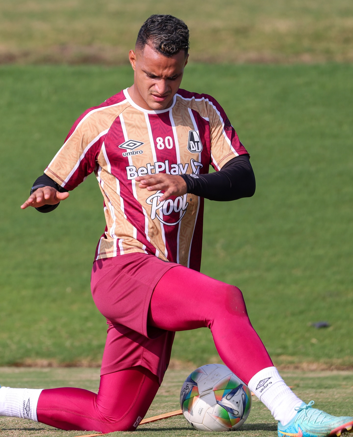 Deportes Tolima presenta su nueva indumentaria 2025 en el Estadio ...