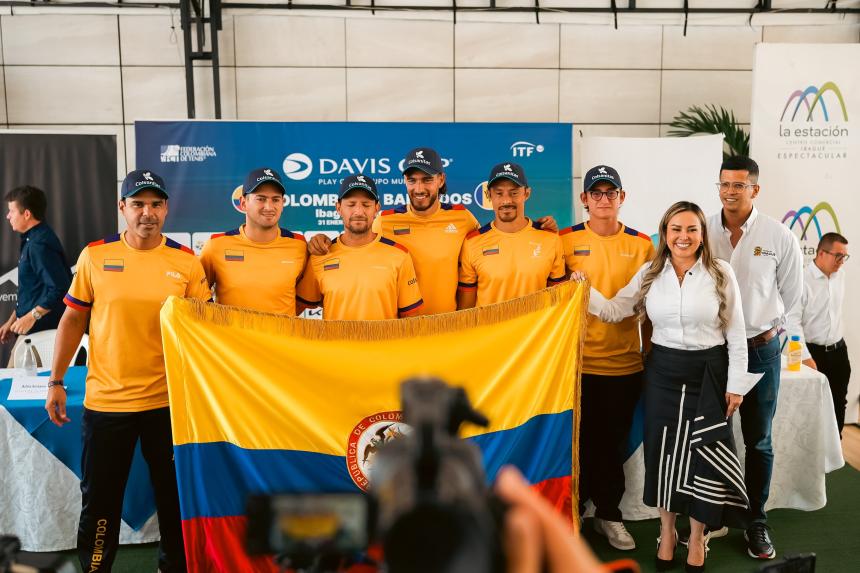Alcaldesa de Ibagué entregó la bandera a la Selección Colombia para la Copa Davis 1
