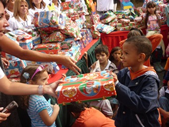 Mercacentro lleva sonrisas a más de 3.000 niños 1
