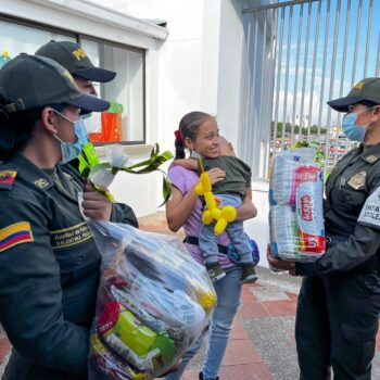 Historias: Samuel, el pequeño guerrero de Planadas celebró su primer año con la Policía 3
