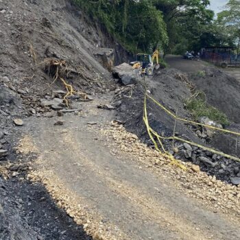 Nuevo deslizamiento afecta la vía en el sector de Guasimos en Dolores 5