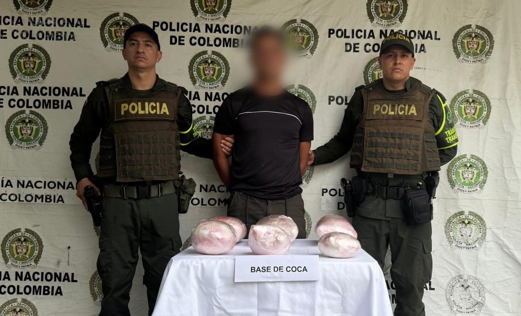 Tránsito de la Policía captura a hombre con 11 kilos de base de coca en vías de Natagaima 1