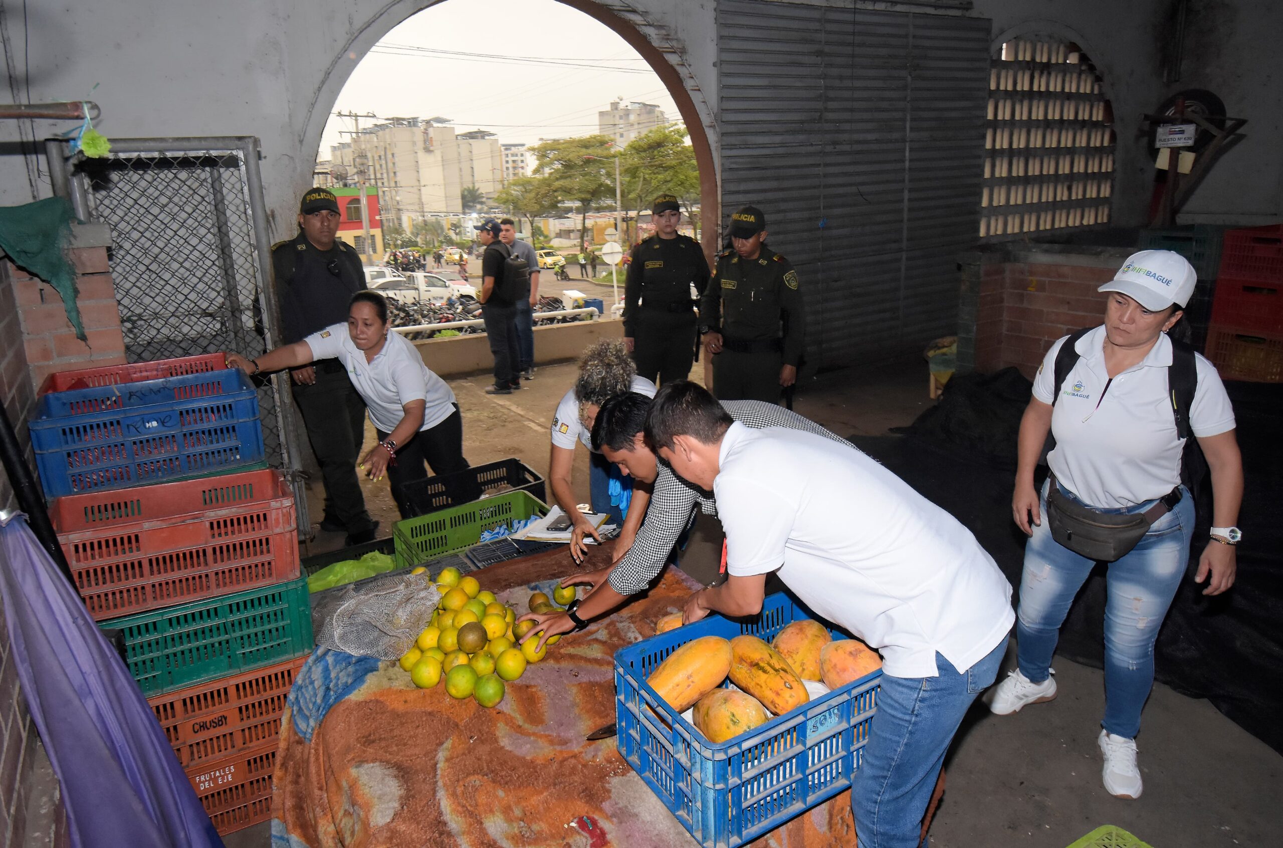 Adjudicatarios de plaza de mercado de El Jardín reclaman por malos tratos en operativos de Infibagué 1