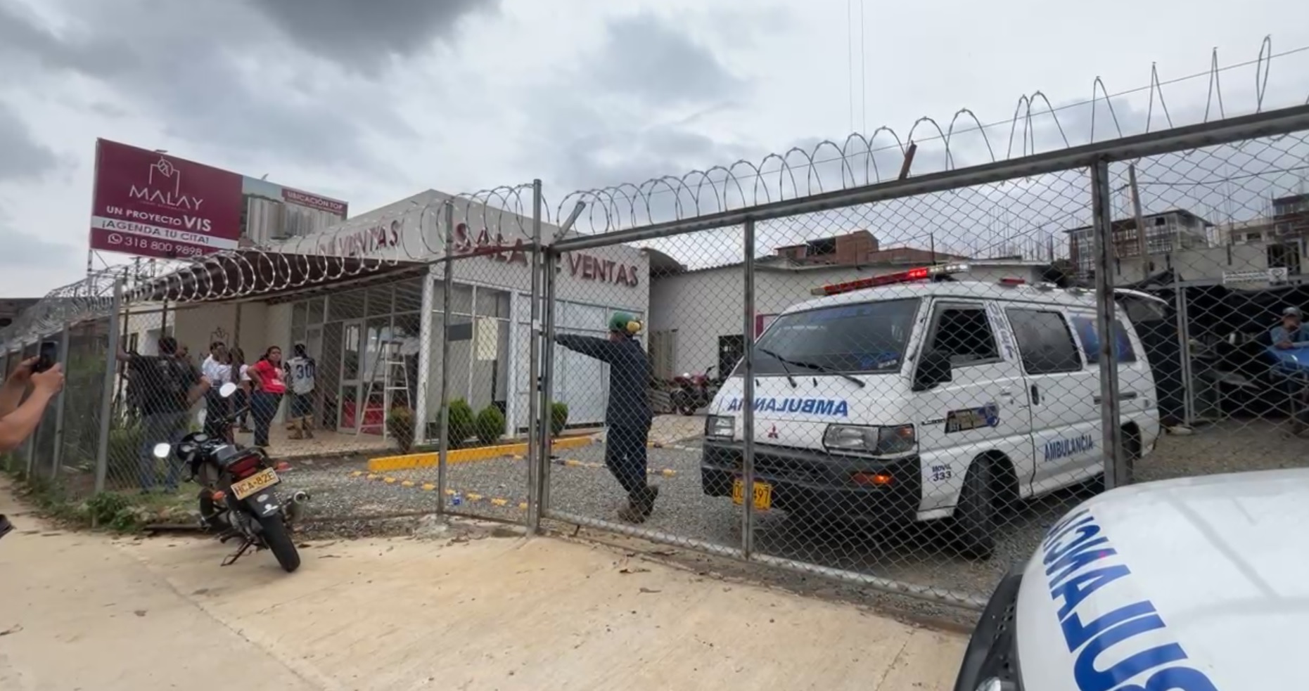 Alud de tierra habría sepultado tres obreros en construcción de torres residenciales 3