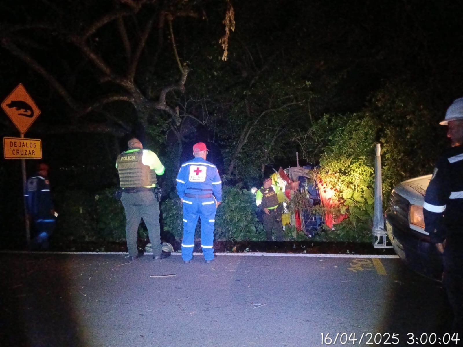 Bus de Rápido Tolima se volcó en la vía Cambao – Armero: 18 lesionados 1